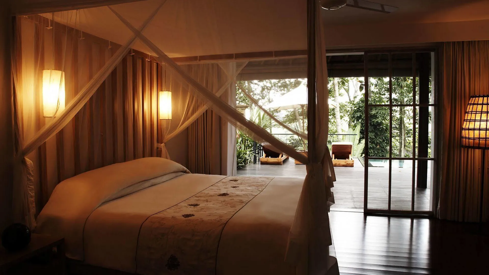 Hotel Como Uma Ubud 5*,